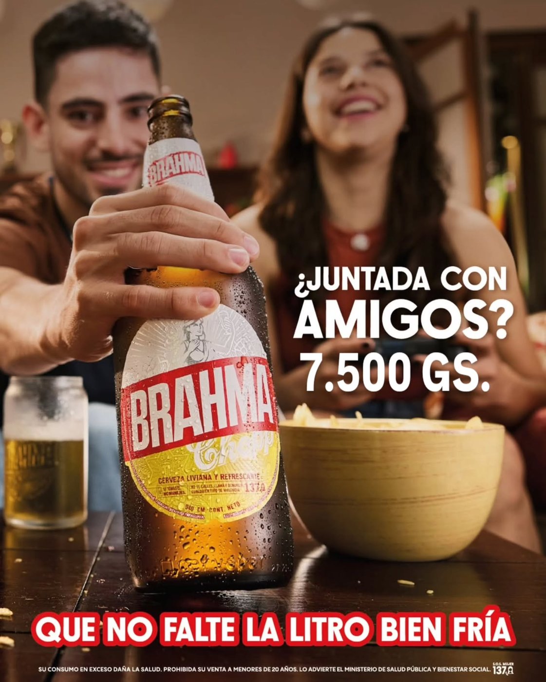 Amigos disfrutando cervezas bien frías de Ho'ysãmimbi